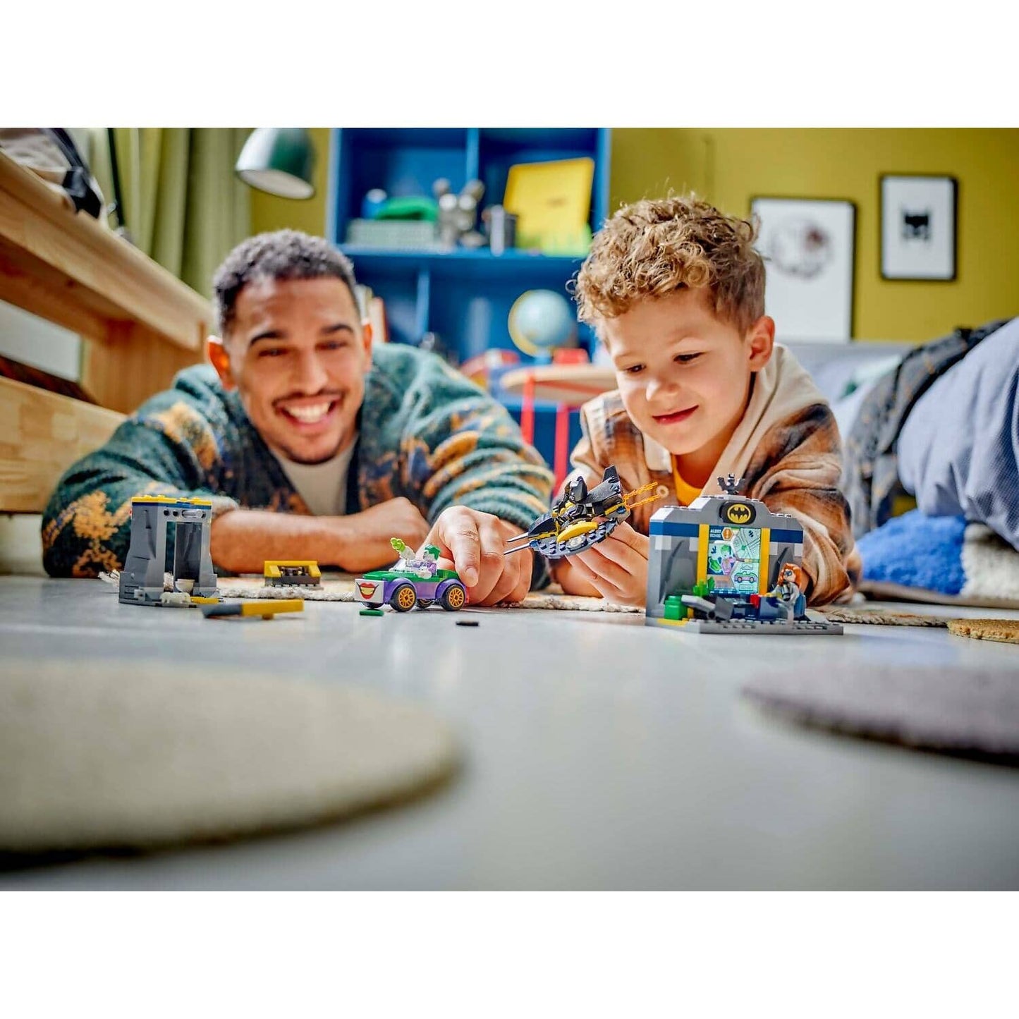 LEGO 76272 The Batcave with Batman Batgirl and The Joker - DC Super Heroes 4+