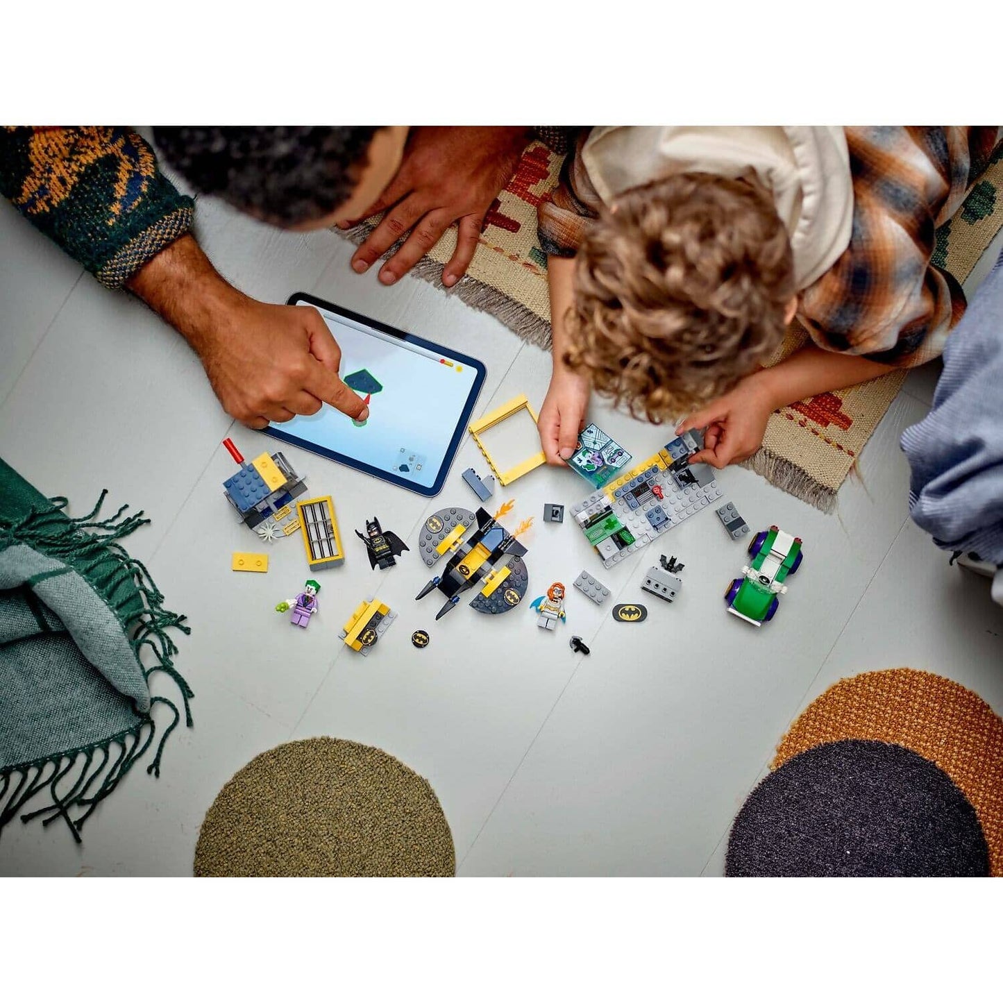 LEGO 76272 The Batcave with Batman Batgirl and The Joker - DC Super Heroes 4+