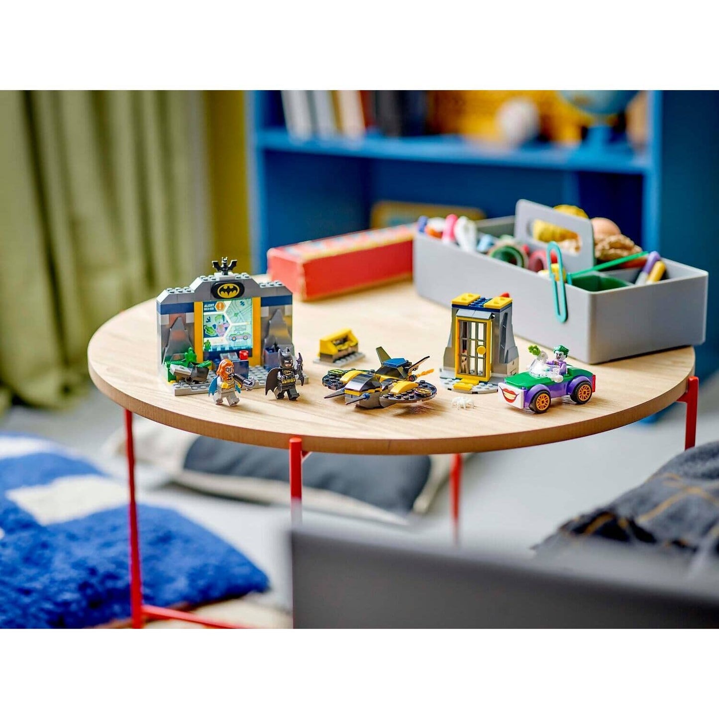 LEGO 76272 The Batcave with Batman Batgirl and The Joker - DC Super Heroes 4+