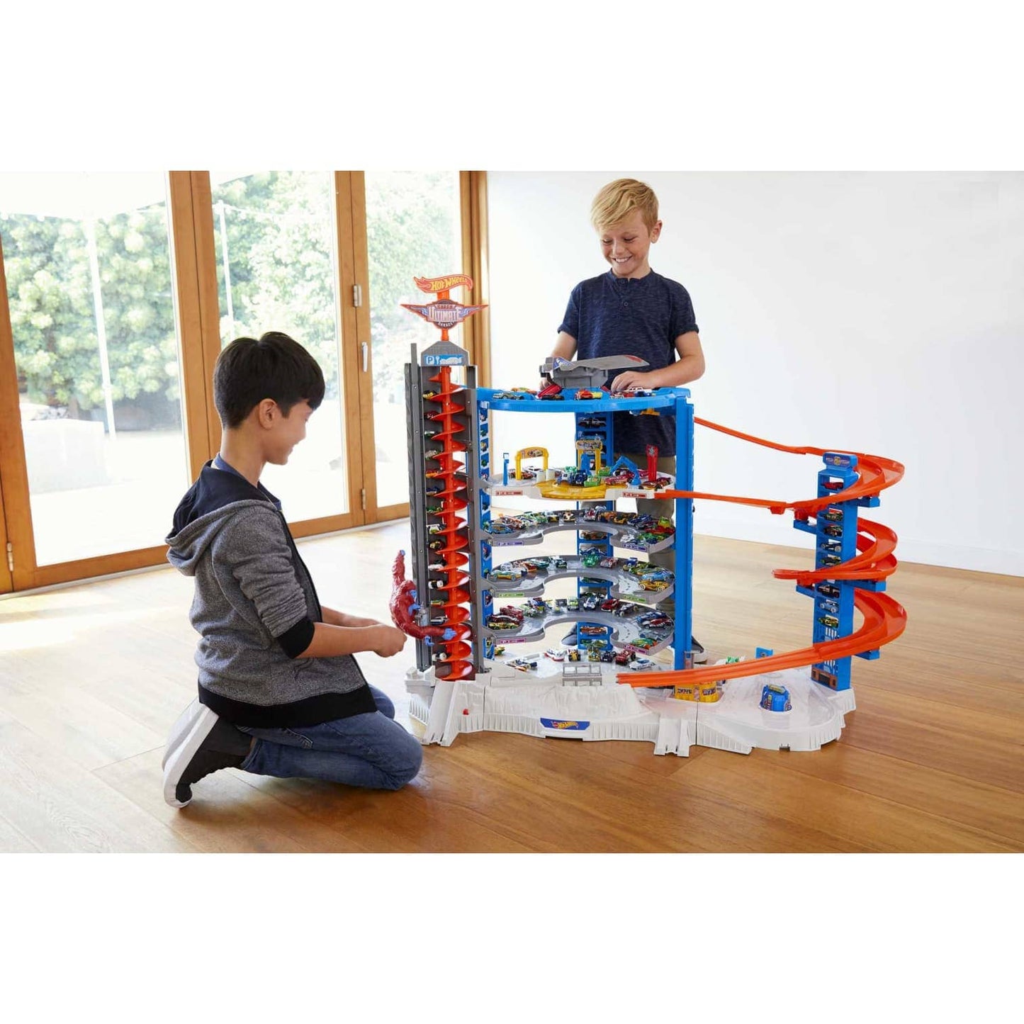 Hot Wheels® - Track Set With 4 1:64 Scale Toy Cars Super Ultimate Garage Over 3-Feet Tall Mattel