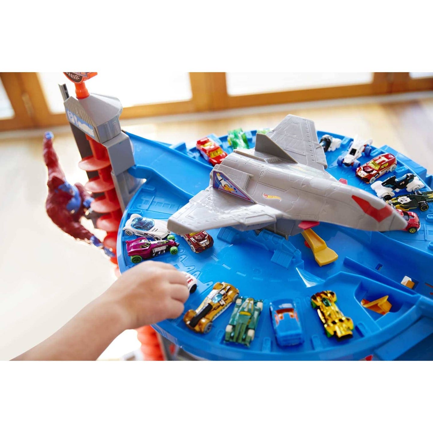 Hot Wheels® - Track Set With 4 1:64 Scale Toy Cars Super Ultimate Garage Over 3-Feet Tall Mattel