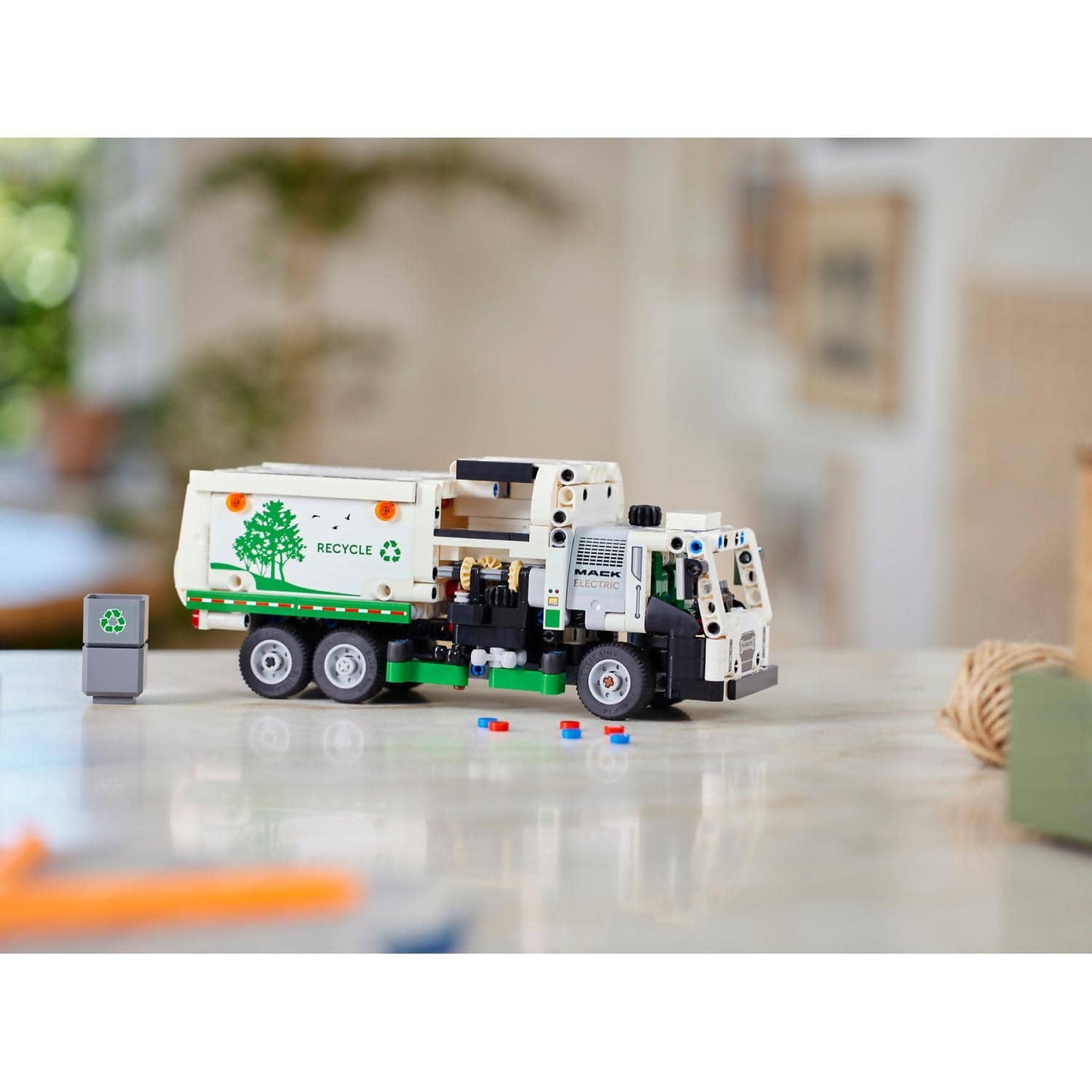 LEGO 42167 Mack LR Electric Garbage Truck - Technic