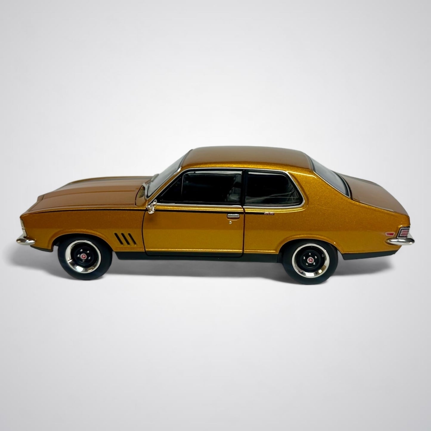 DDA Collectibles 1:24 Scale - Holden Torana LC GTR Hermes Yellow - Diecast Model