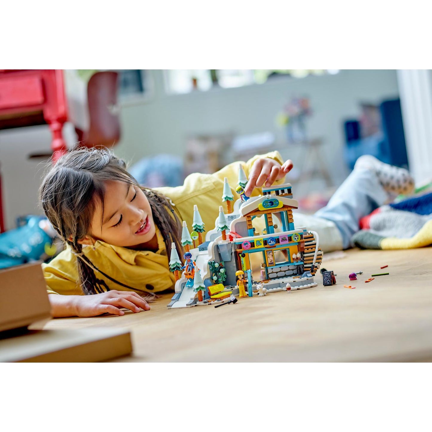LEGO 41756 Holiday Ski Slope and Cafe - Friends
