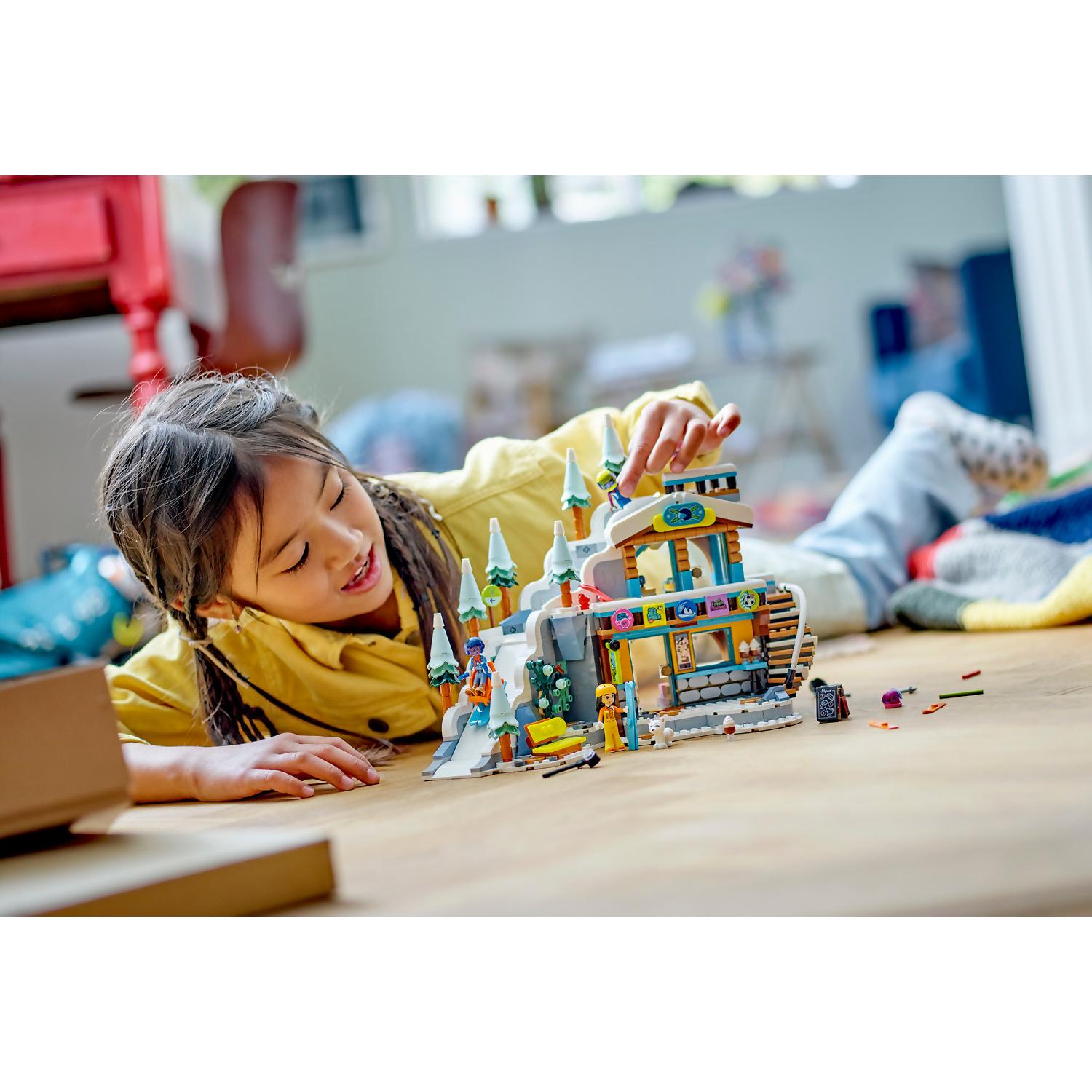LEGO 41756 Holiday Ski Slope and Cafe - Friends