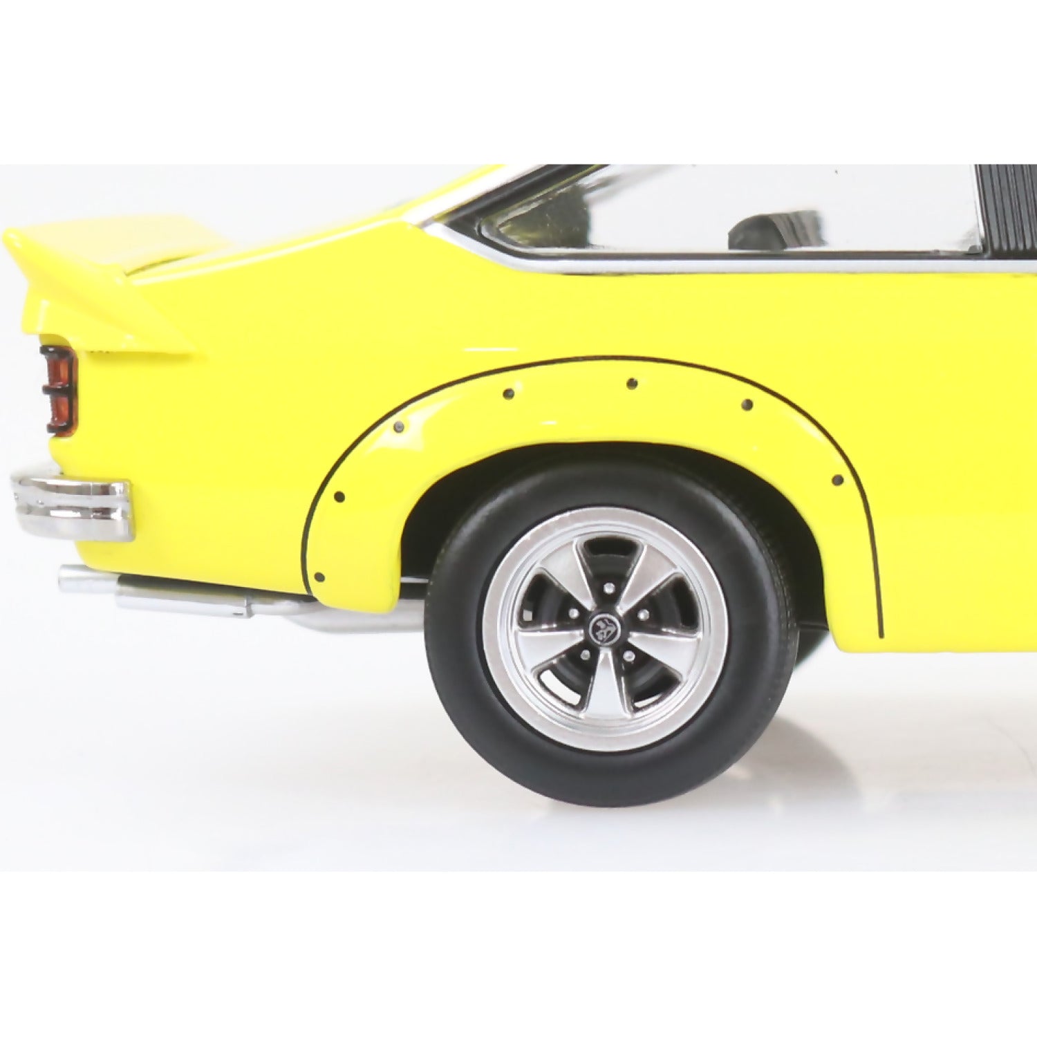 DDA Collectibles - 1:24 Scale - Yellow A9X Torana 308 Factory Car - Diecast Model