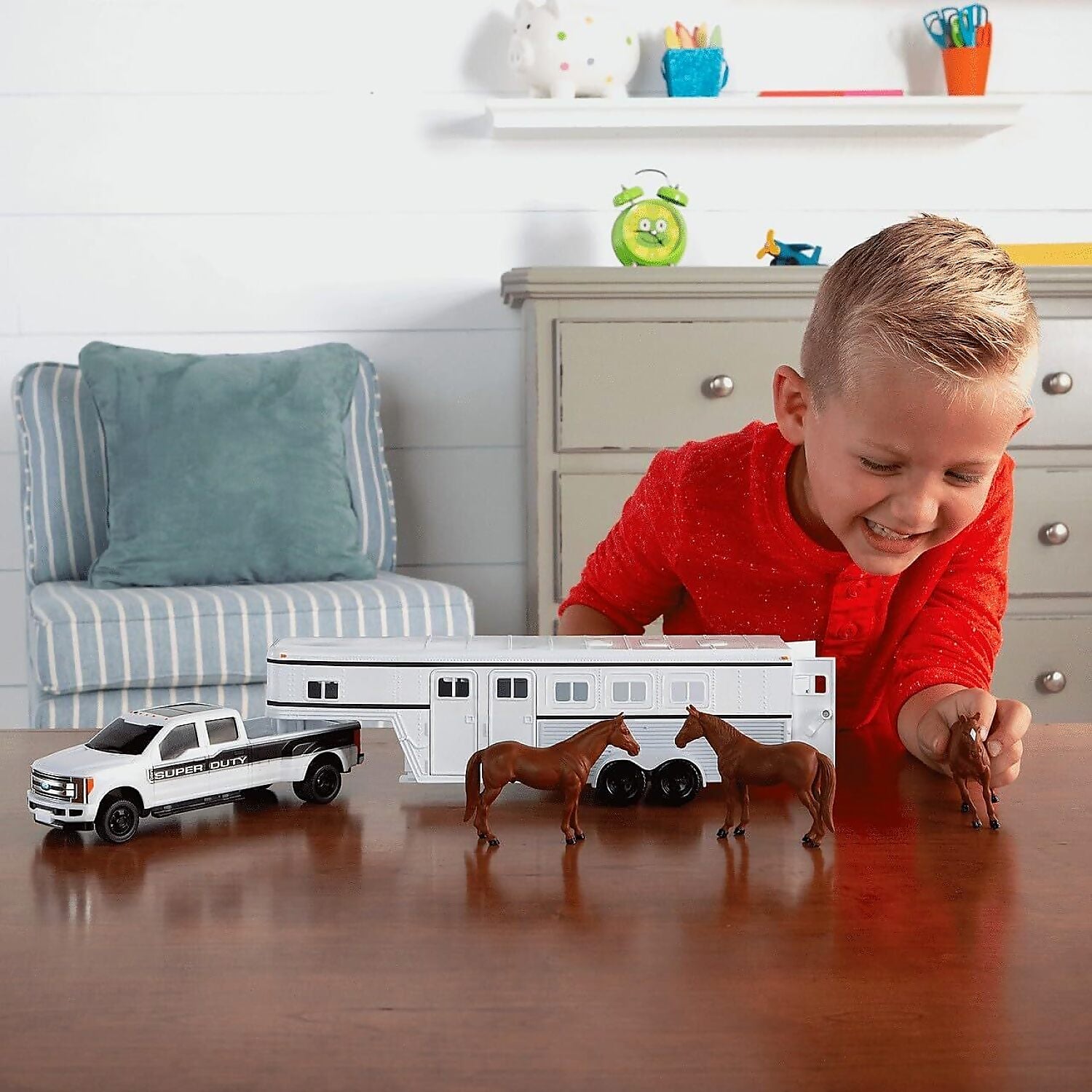 TOMY - Big Roads Ford F-350 Pickup Truck with Horse Trailer and Horses