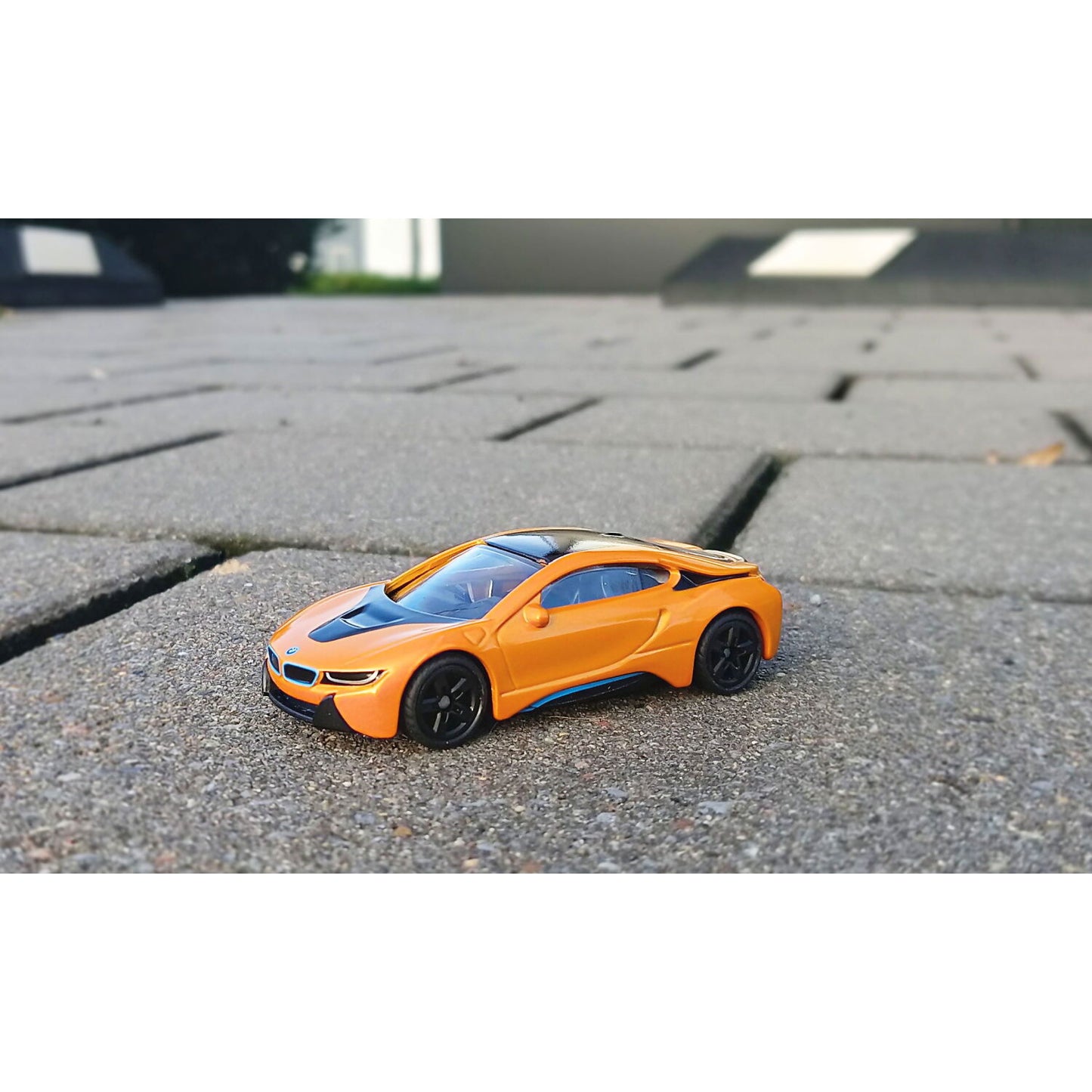 Siku - BMW i8 Sports Car Diecast Model - High-Quality 1:50 Scale - Durable and Detailed - No. 1558