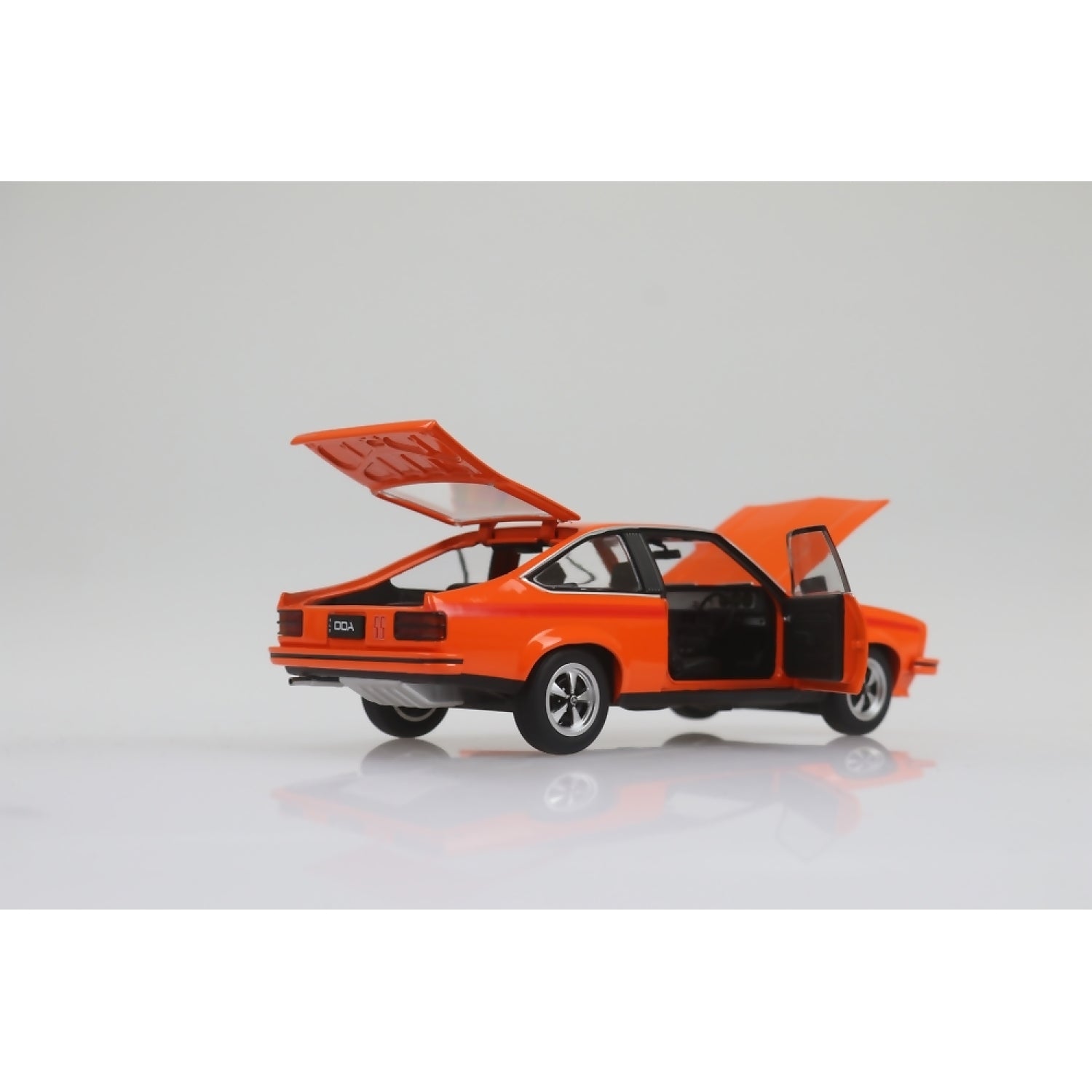 DDA Collectibles - 1:24 Scale - LX SS Holden Torana 6 Cylinder - Diecast Model
