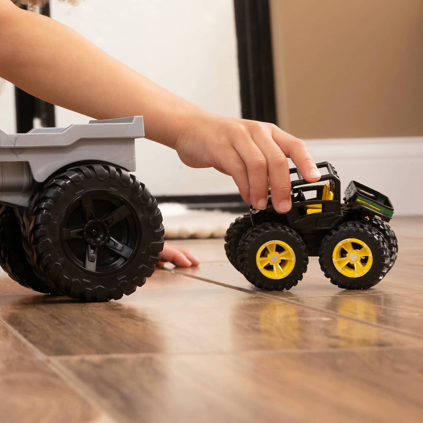 John Deere - Monster Treads Roaring Rev Up Hauler