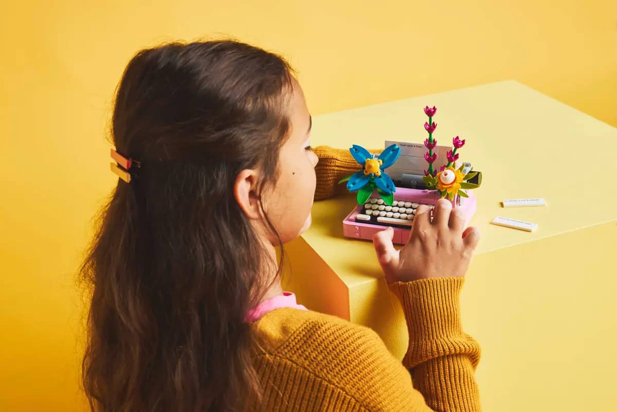 LEGO 31169 Typewriter With Flowers - LEGO Creator 3-in-1