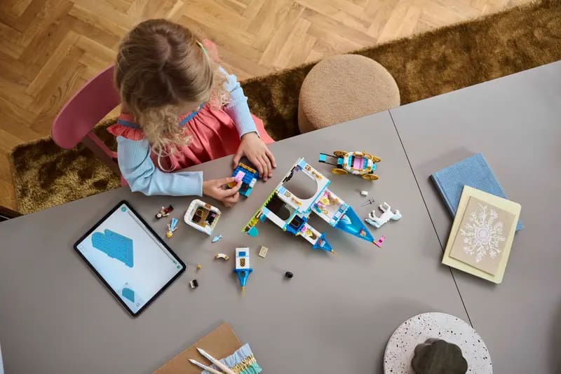 LEGO 43275 Cinderella's Castle & Horse Carriage - Disney