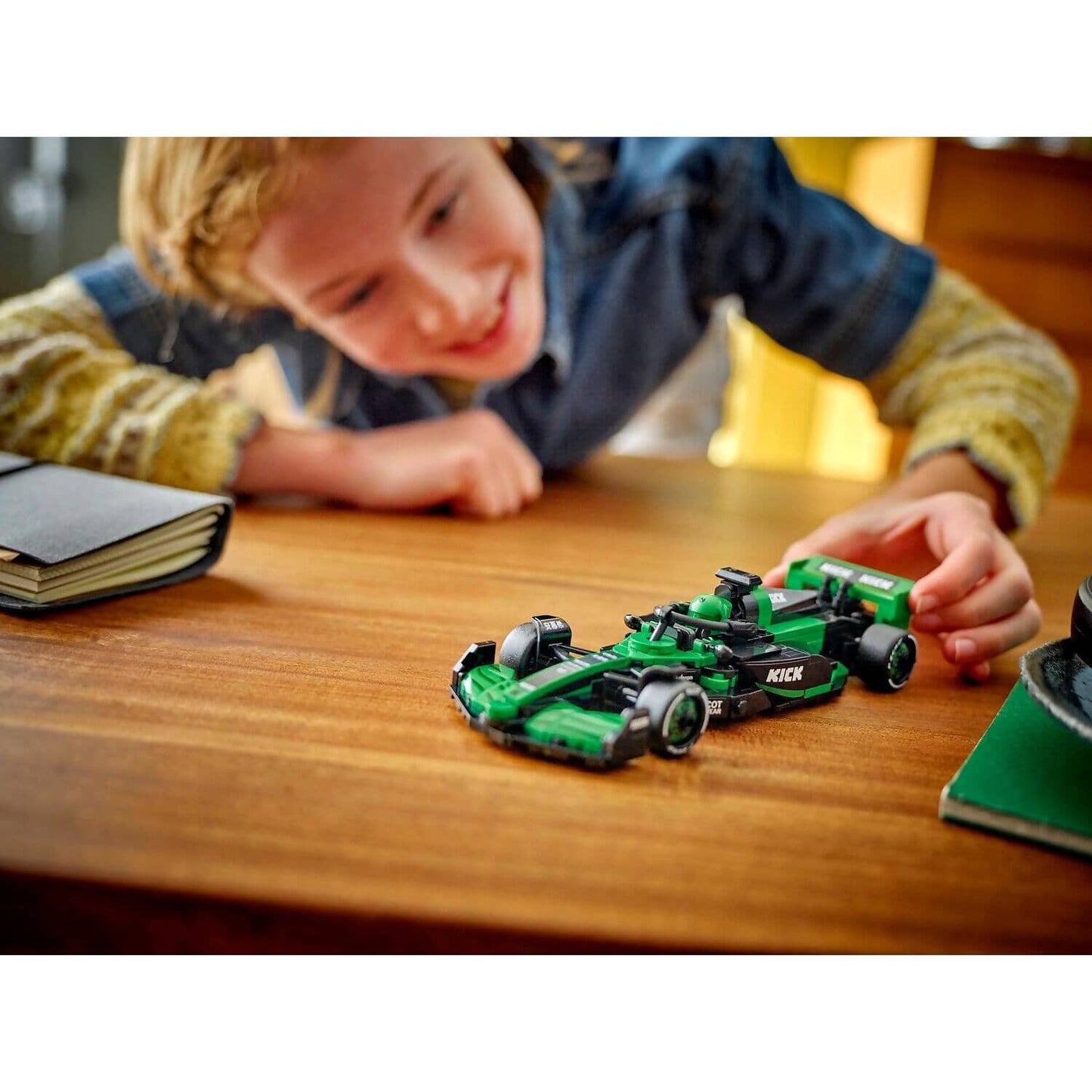 LEGO 77247 KICK Sauber F1® Team C44 Race Car - Speed Champions