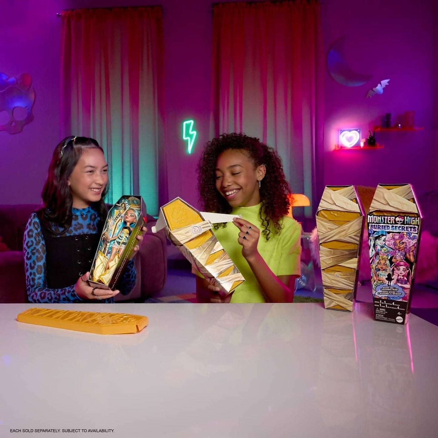 Monster High - Buried Secrets Surprise Dolls With Cozy Creepover Theme