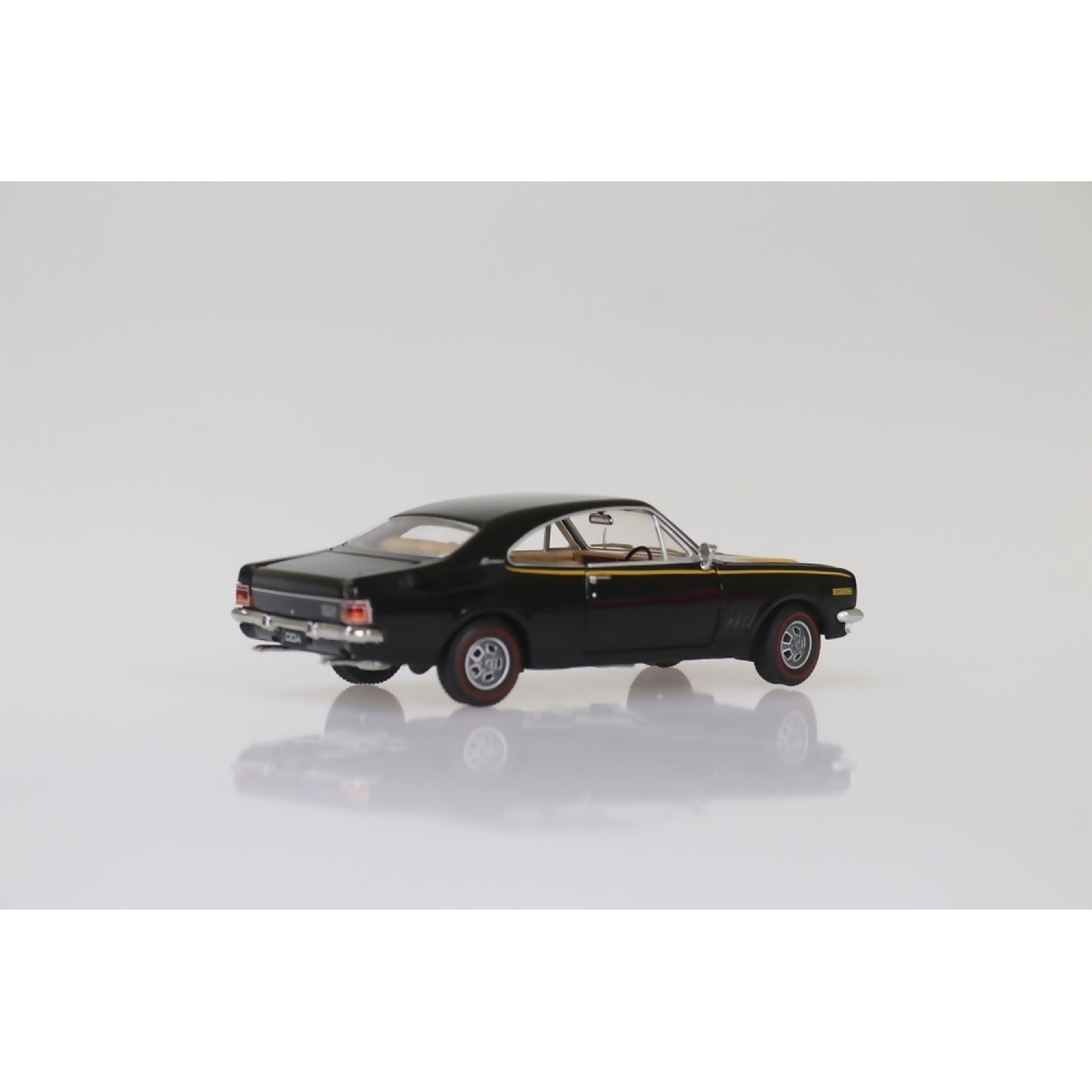 DDA Collectibles 1:32 Scale - 1970 Black HG Holden Monaro GTS 350 - Diecast Model