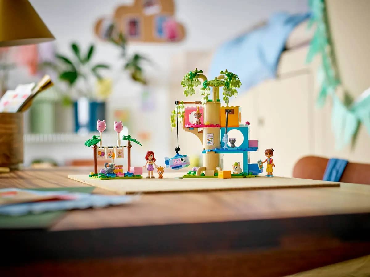 LEGO 42666 Cat Birthday Party & Tree House - Friends