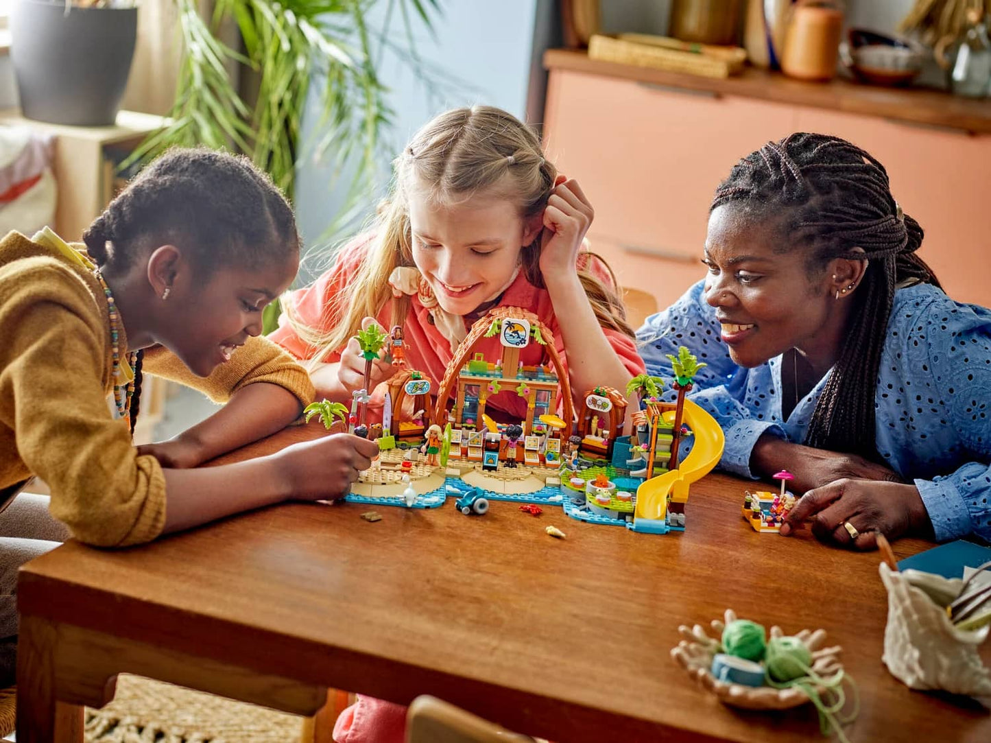 LEGO 42673 Family Vacation Beach Resort - Friends