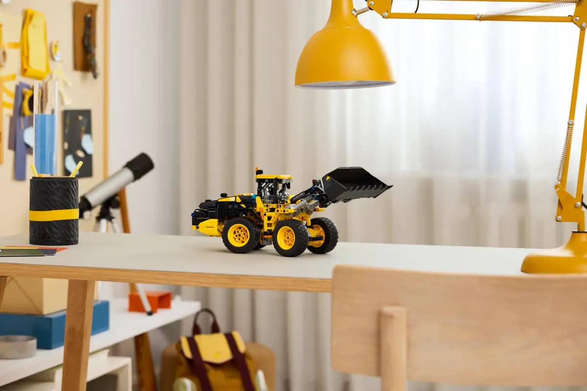 LEGO 42209 Volvo L120 Electric Wheel Loader - Technic