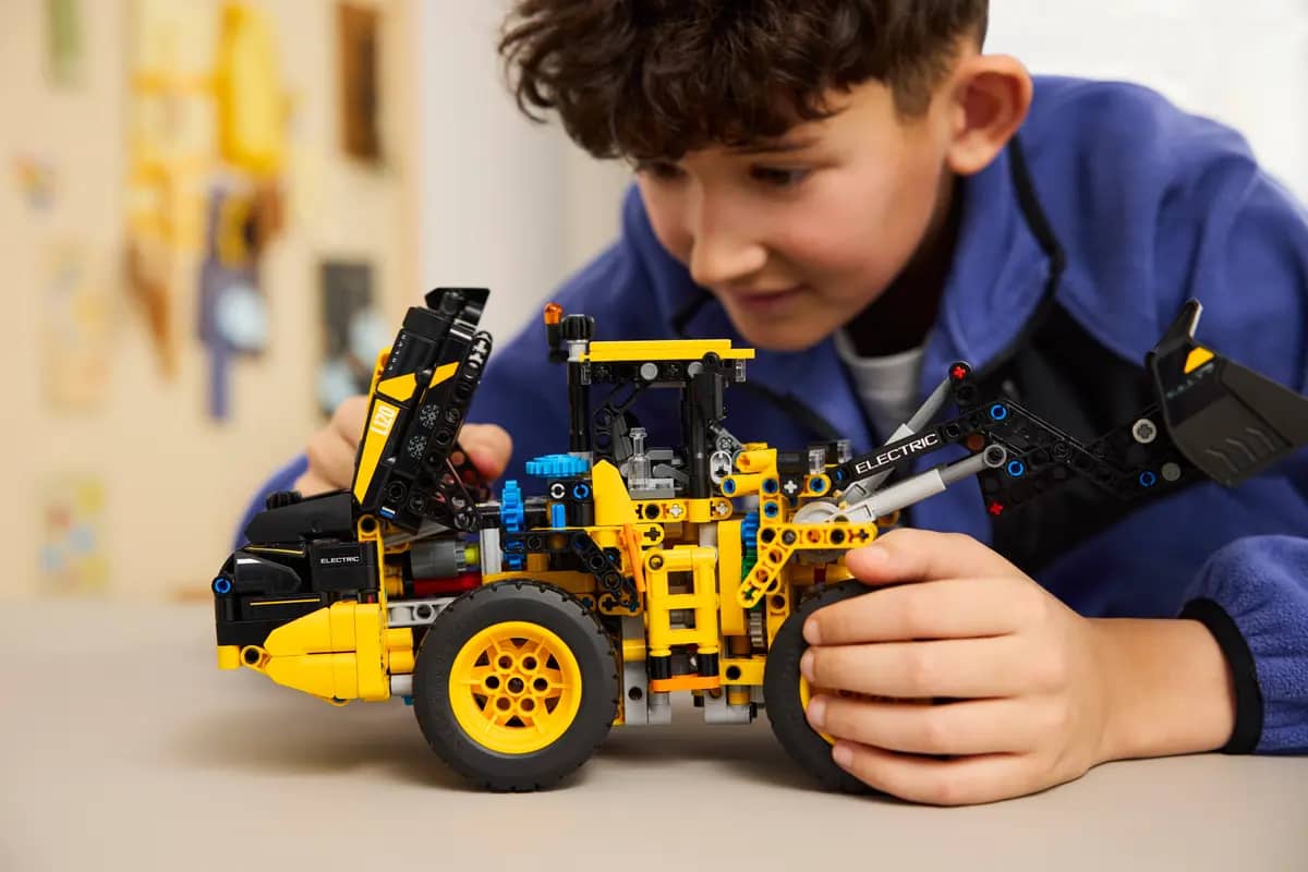 LEGO 42209 Volvo L120 Electric Wheel Loader - Technic