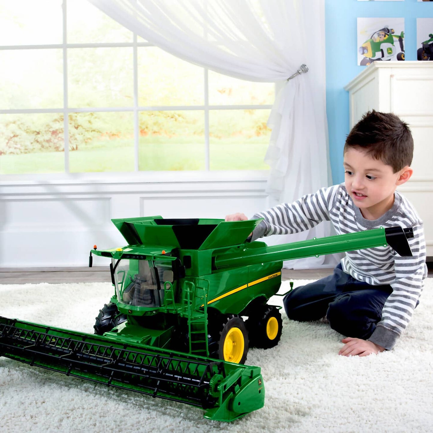 John Deere - Big Farm Lights & Sounds John Deere 1:16 Scale S690 Combine with Corn and Draper Head