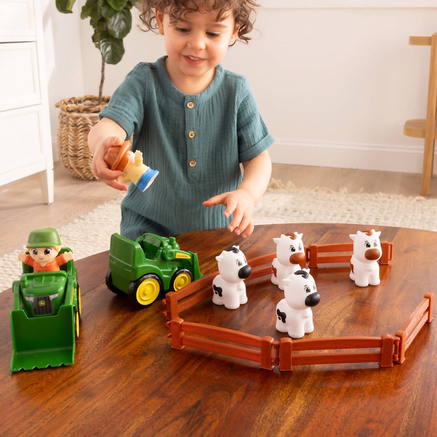 John Deere - The Cows Are Out Farm Toy Playset