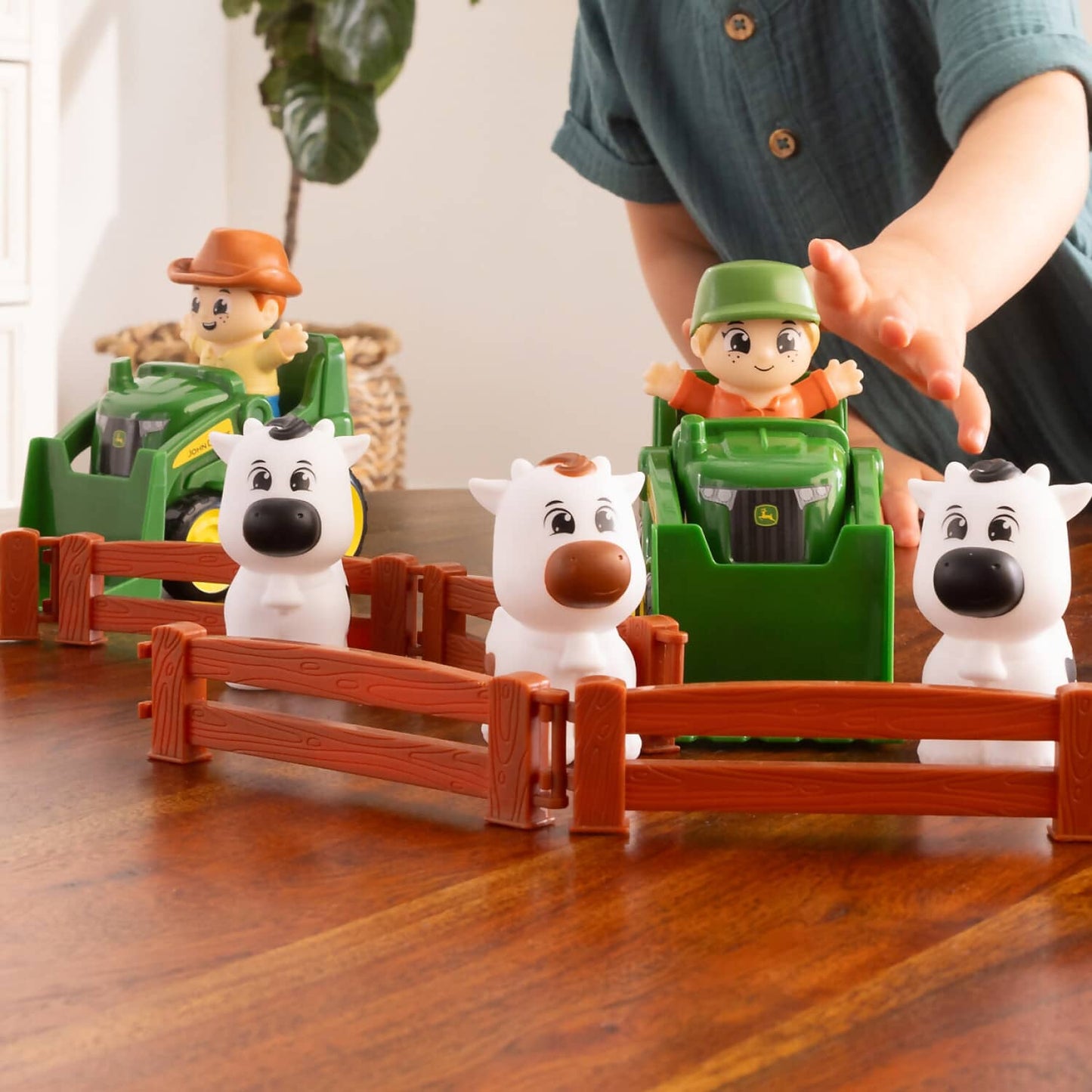 John Deere - The Cows Are Out Farm Toy Playset