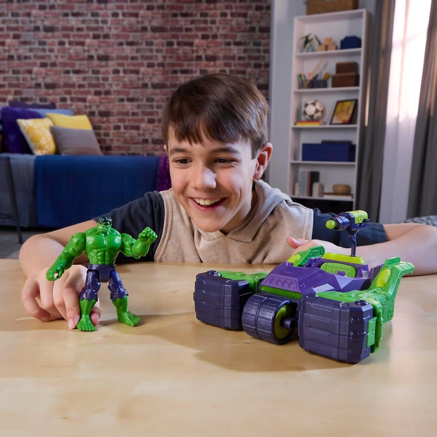 Marvel - Avengers VenomVersus Epic World of Action Hulk Blast & Smash Truck - Hasbro