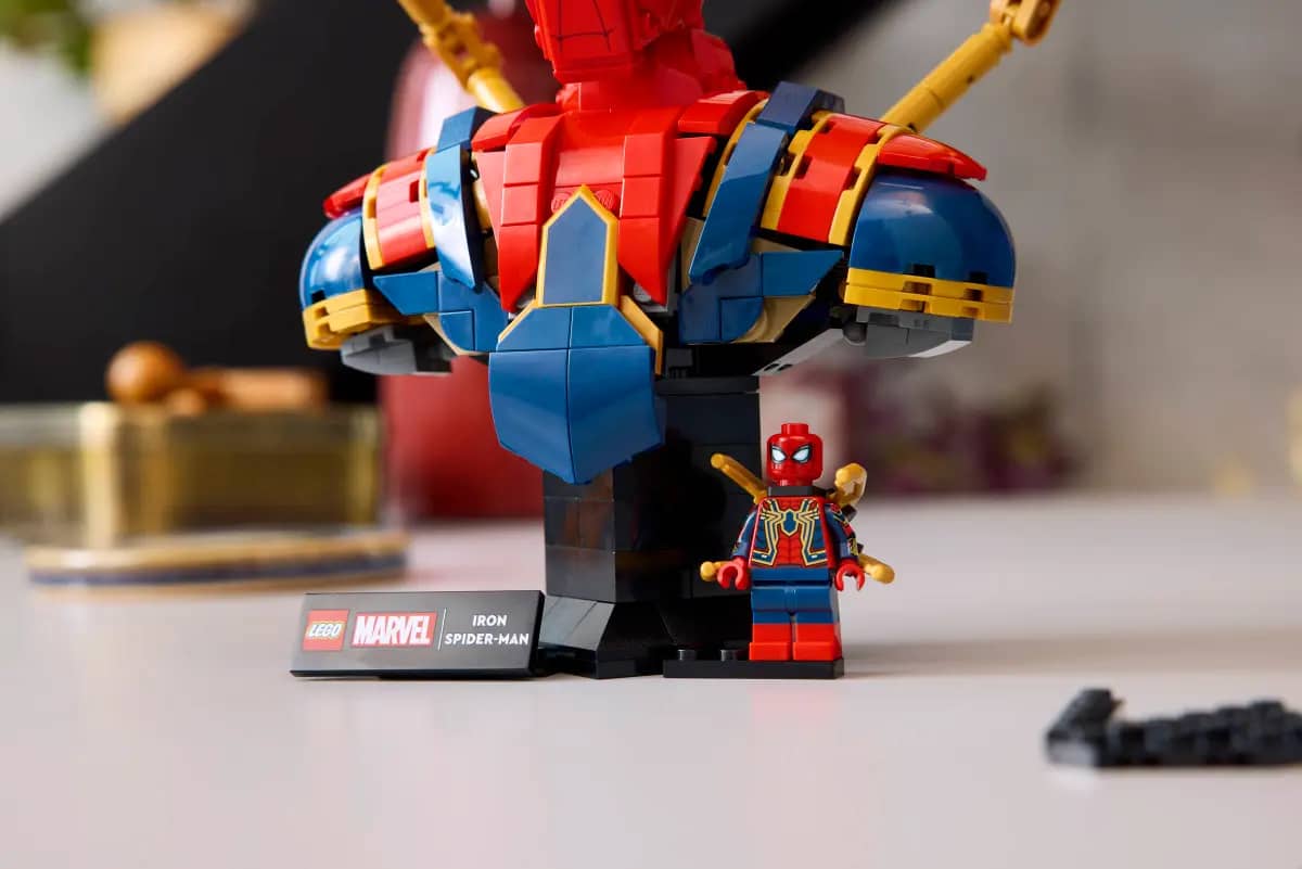 LEGO 76326 Iron Spider-Man Bust - Marvel Super Heroes