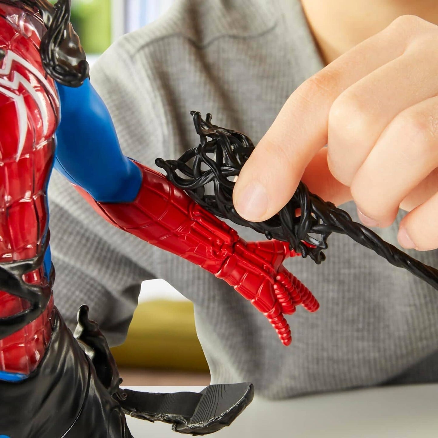 Marvel Spider-Man - VenomVersus Spider-Man Liquid Shifter Colour Change 11-inch Action Figure - Hasbro