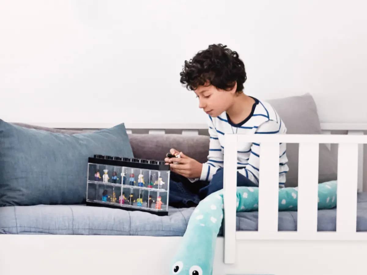 LEGO Minifigure Display Case 16 Black - Room Copenhagen