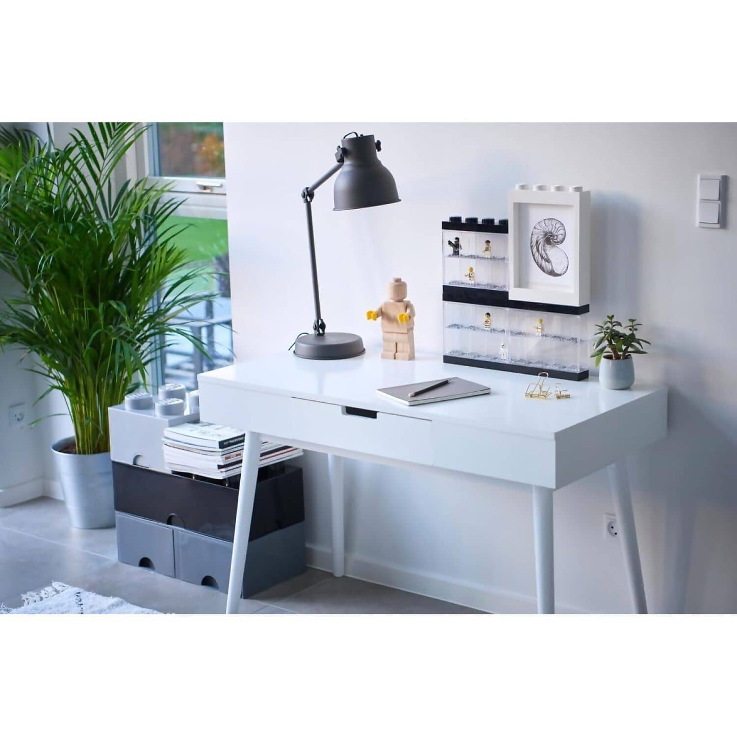 LEGO Minifigure Display Case 16 Black - Room Copenhagen