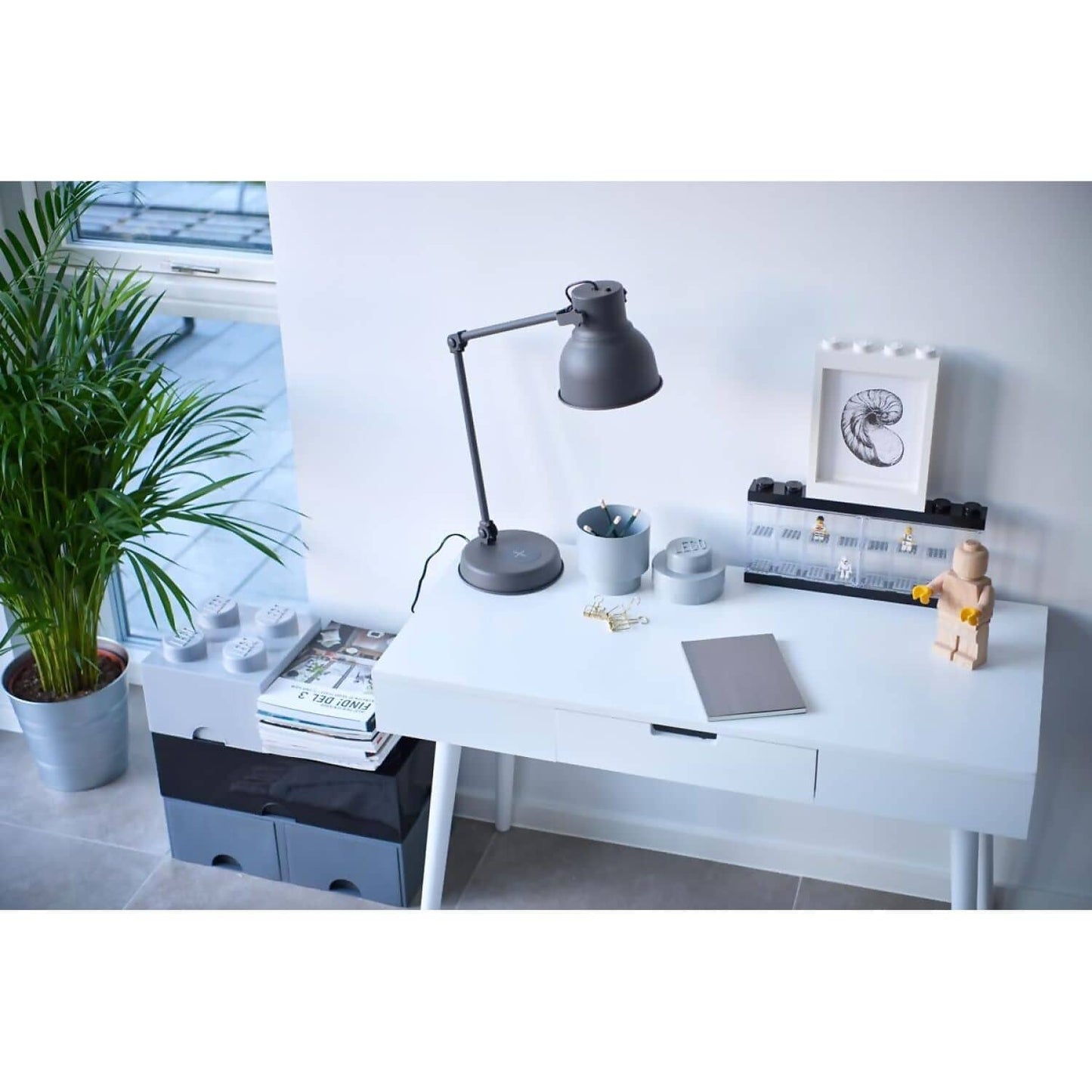 LEGO Minifigure Display Case 16 Black - Room Copenhagen