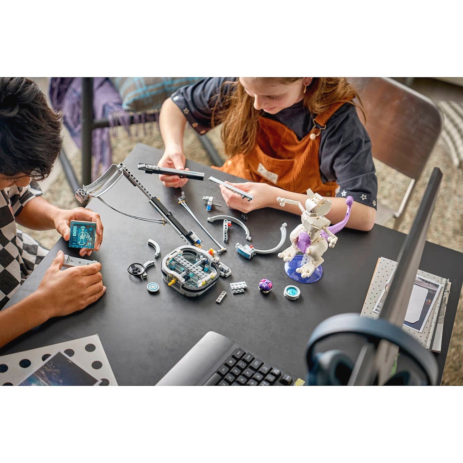 LEGO® 72163 SMART Play™ Mewtwo's Lab Break - Pokémon™