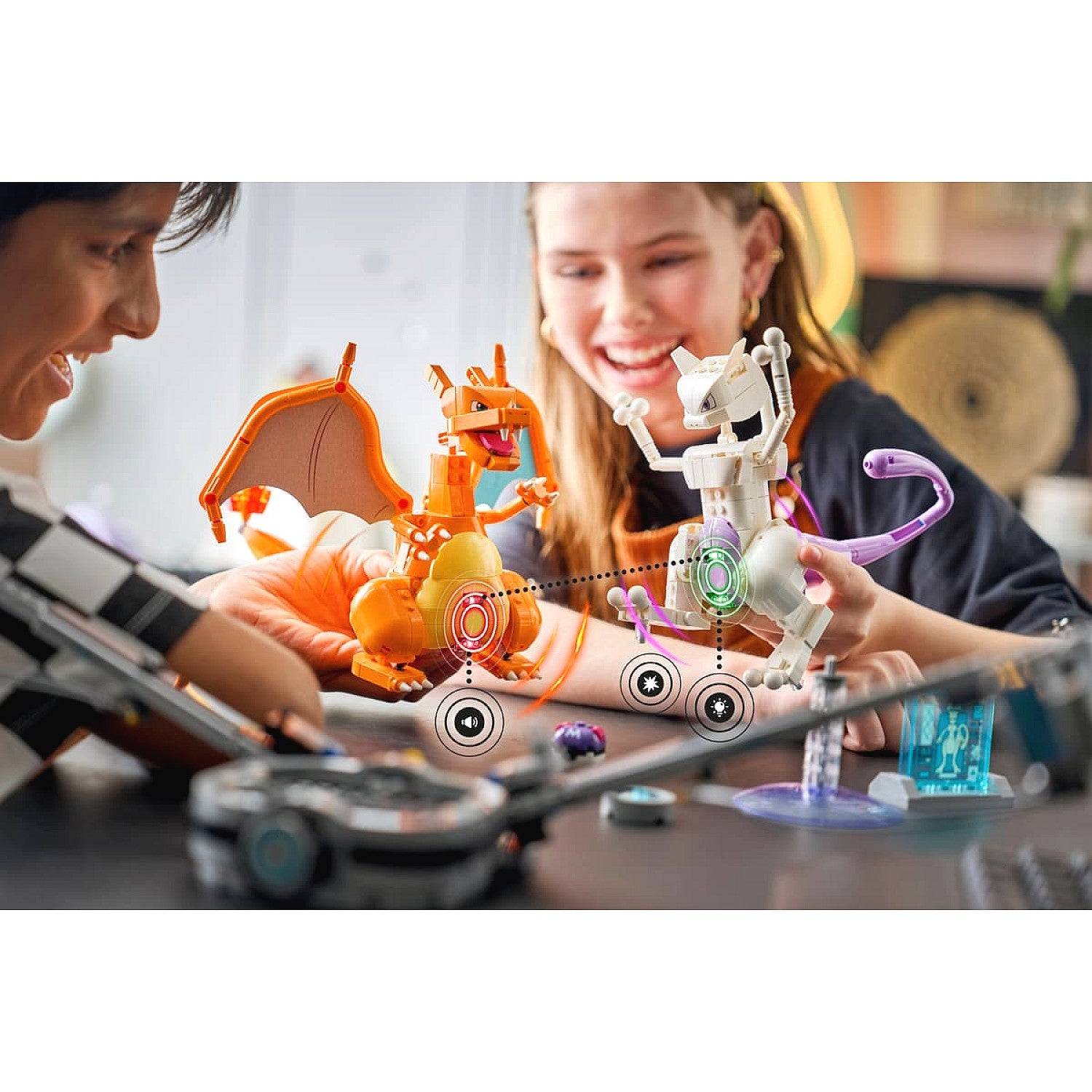 LEGO® 72163 SMART Play™ Mewtwo's Lab Break - Pokémon™