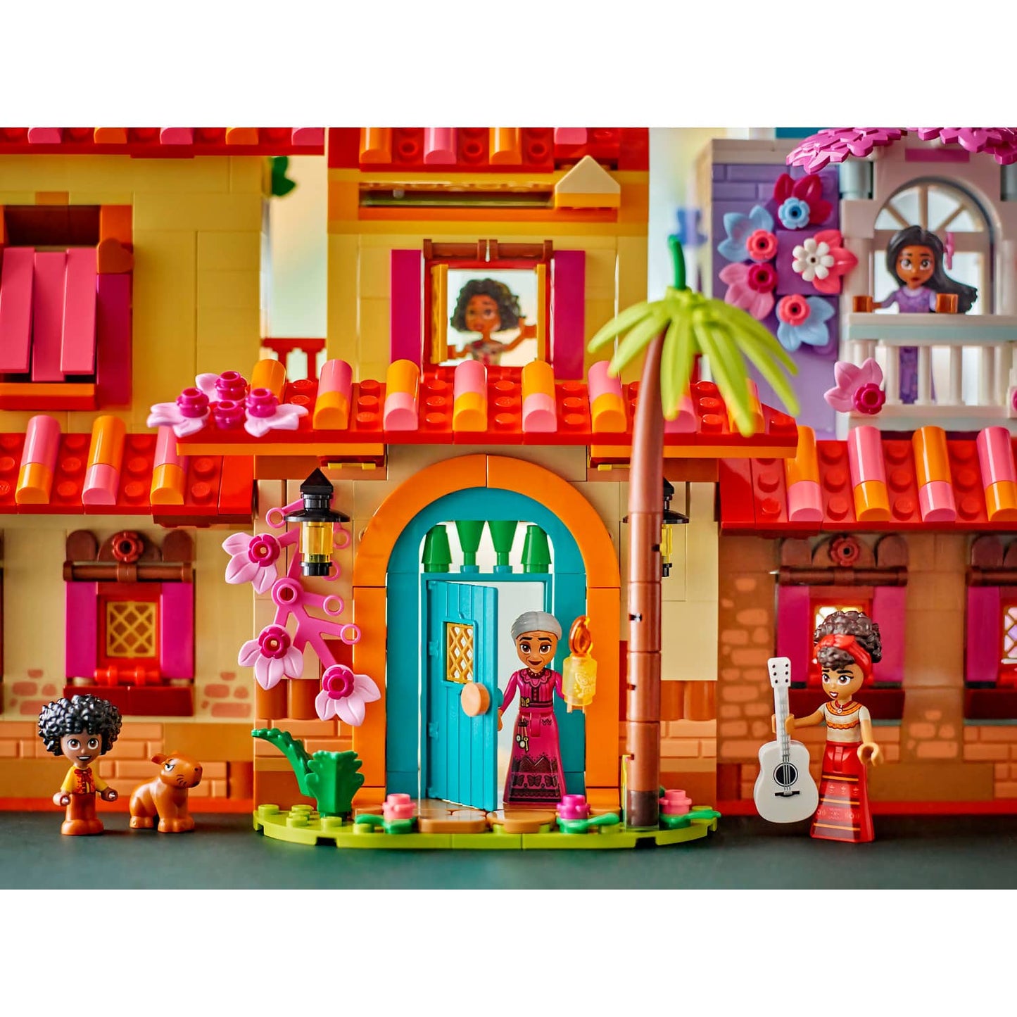 LEGO 43245 The Magical Madrigal House - Disney
