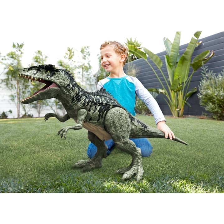 Jurassic World Dominion Super Colossal Giganotosaurus Action Figure