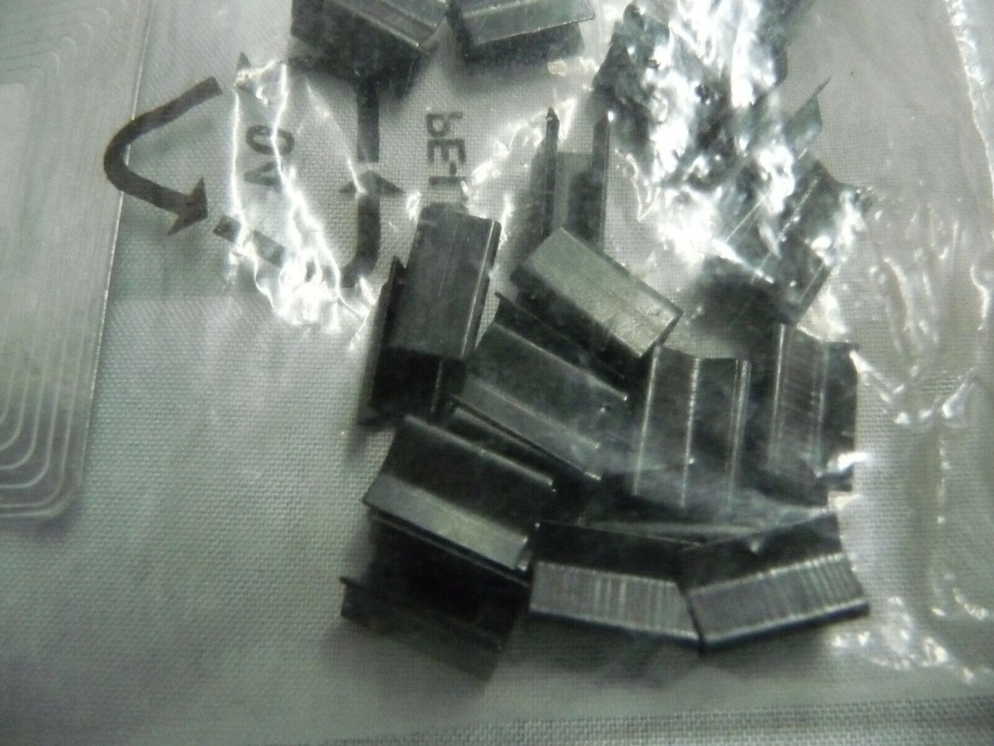 Carrera Evolution 1:32 - 85205 Metal Clips for Multilane Extension 25 pcs