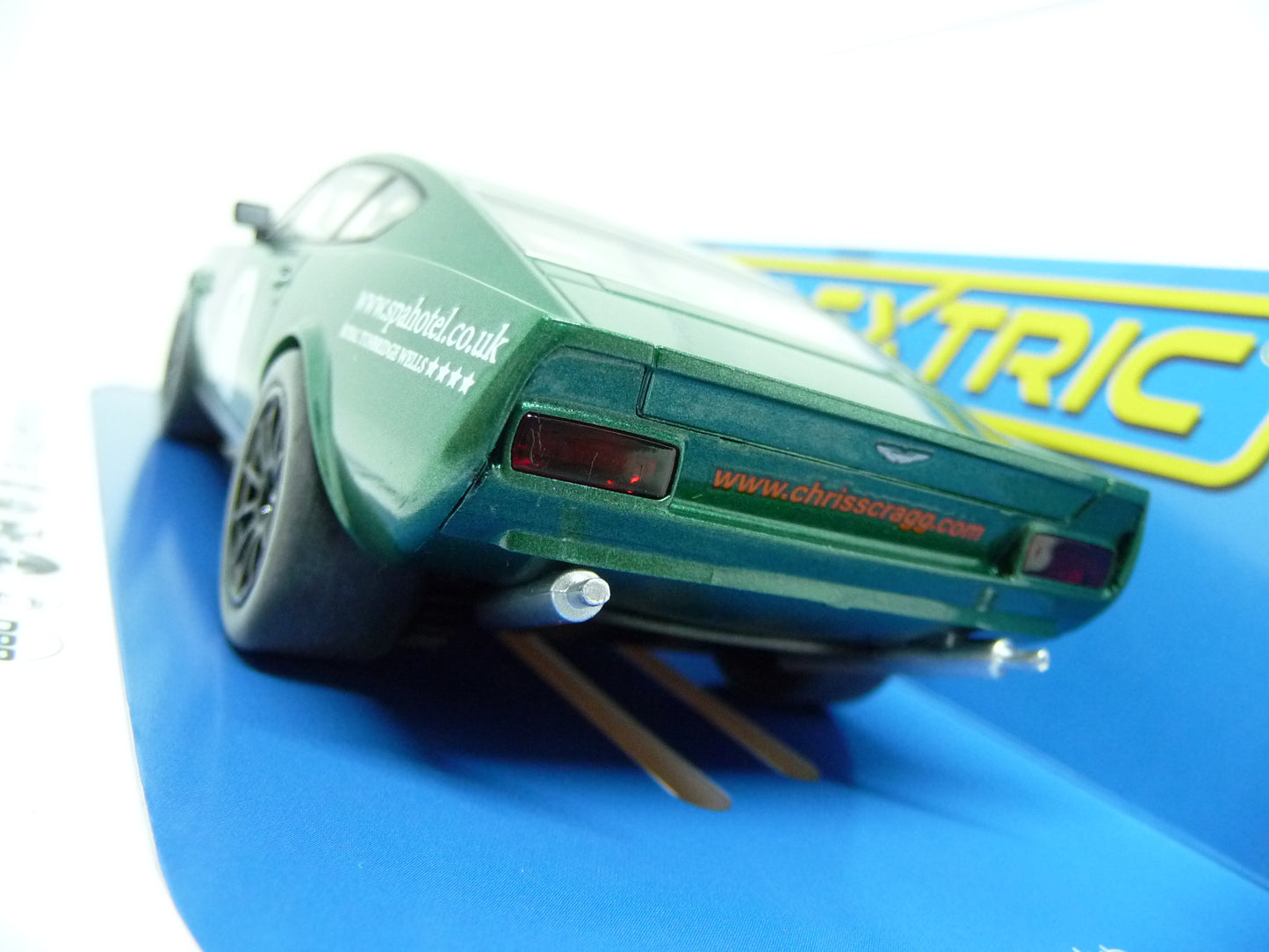 Scalextric C4256 ASTON MARTIN V8 Chris Scragg Racing slot car also suits Carrera