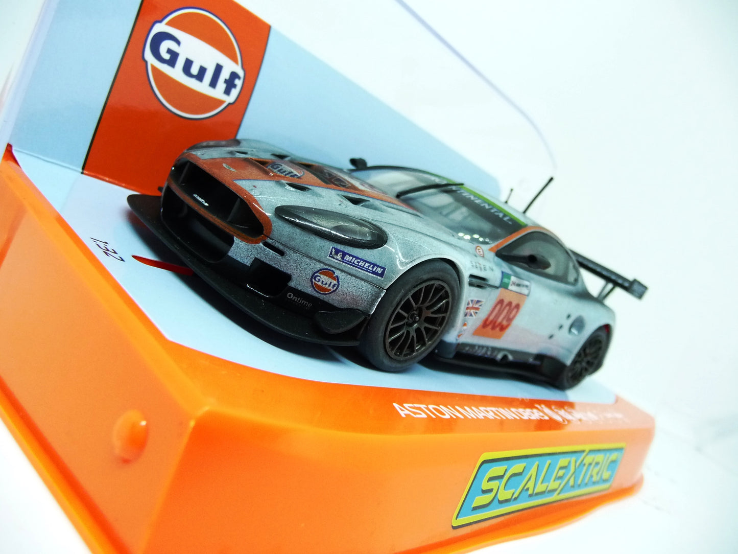 Scalextric C4316 Aston Martin DBR9 - Gulf Edition - Rofgo 'dirty Girl'