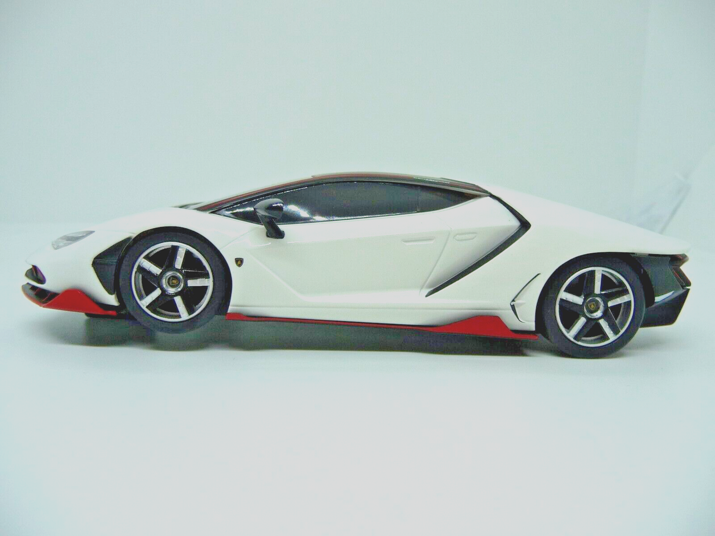Scalextric C4087 1:32 Lamborghini Centenario WHITE Slot Car Suit Carrera