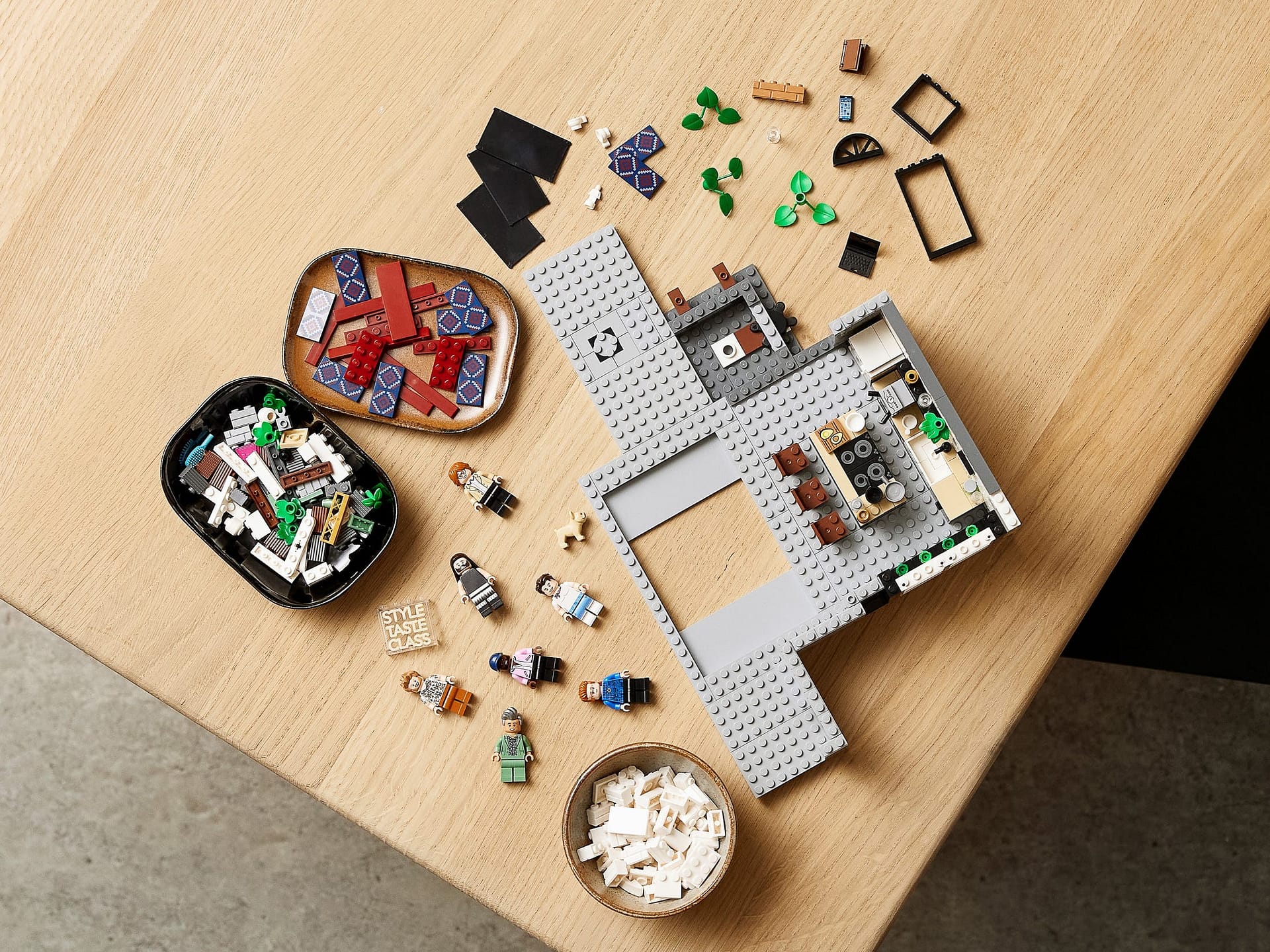 LEGO 10291 Queer Eye The Fab 5 Loft - ICONS