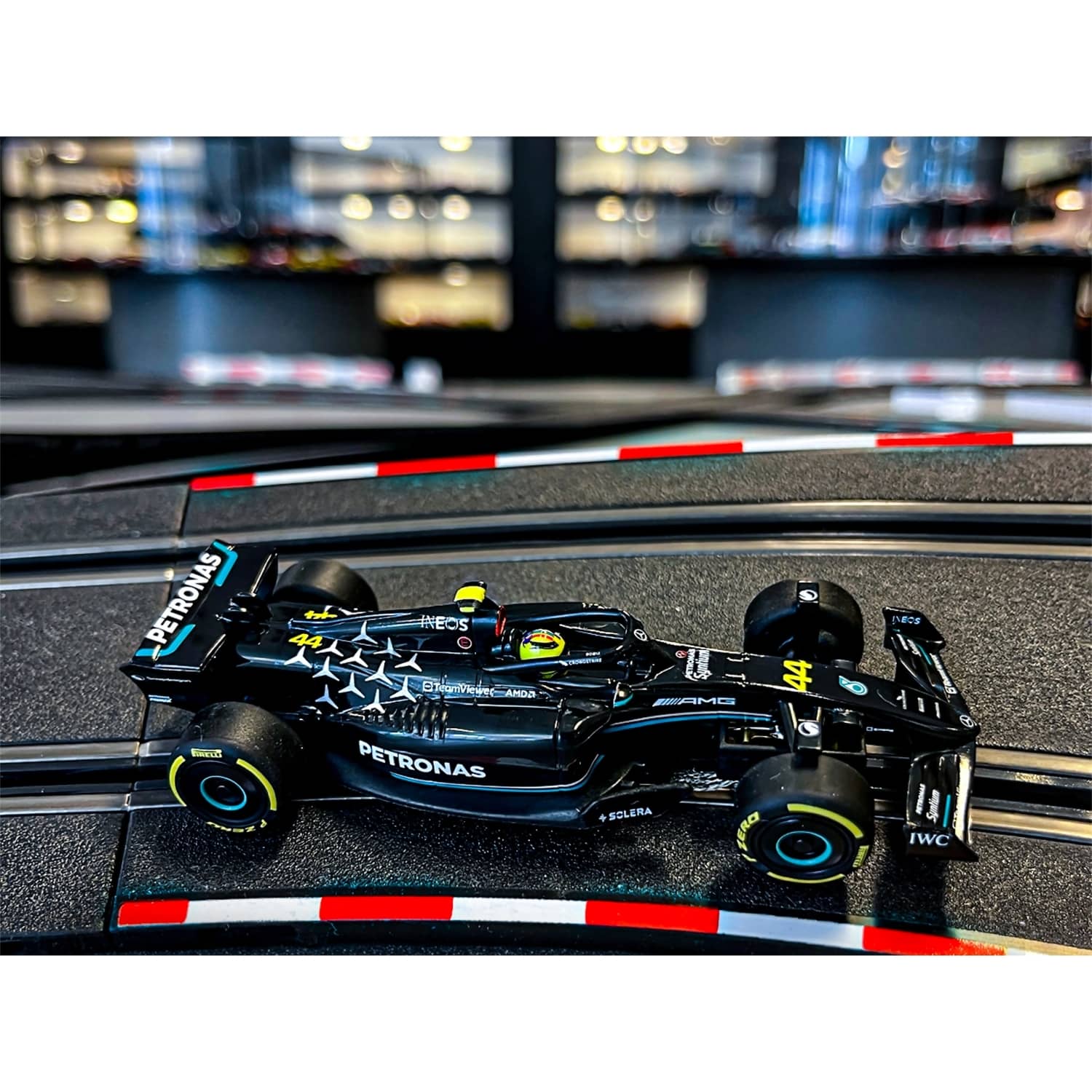 Carrera - GO 1:43 - Mercedes AMG F1 W14 E Performance L Hamilton No.44 - Slot Car