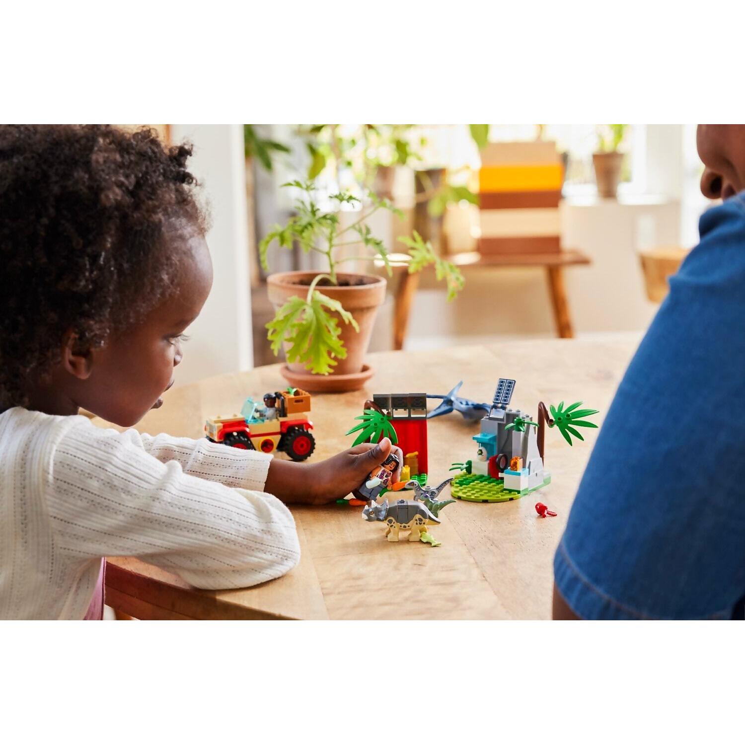 LEGO 76963 Baby Dinosaur Rescue Center - Jurassic World 4+