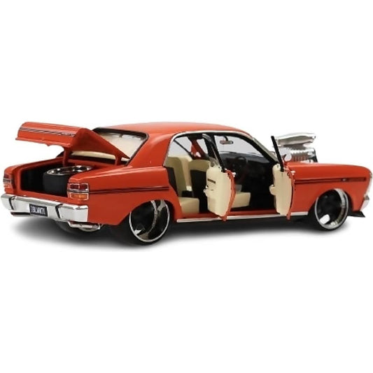 DDA Collectibles -  1:24 Scale - 1971 Custom Ford GT HO Blown & Slammed - Diecast Model