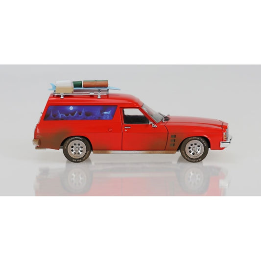 DDA Collectibles -  1:24 Scale - Max's 1975 HJ Holden Sandman Panelvan Dirty Version Movie Fully Detailed Opening Doors Bonnet Tailgate Roof Rack - Diecast Model
