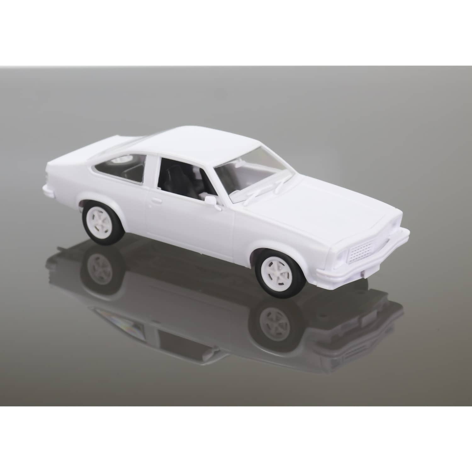DDA Collectibles - 1:24 Scale - LX SS Torana 6 Cylinder Sealed Body Opening Bonnet with Engine - Plastic Diecast Model Kit