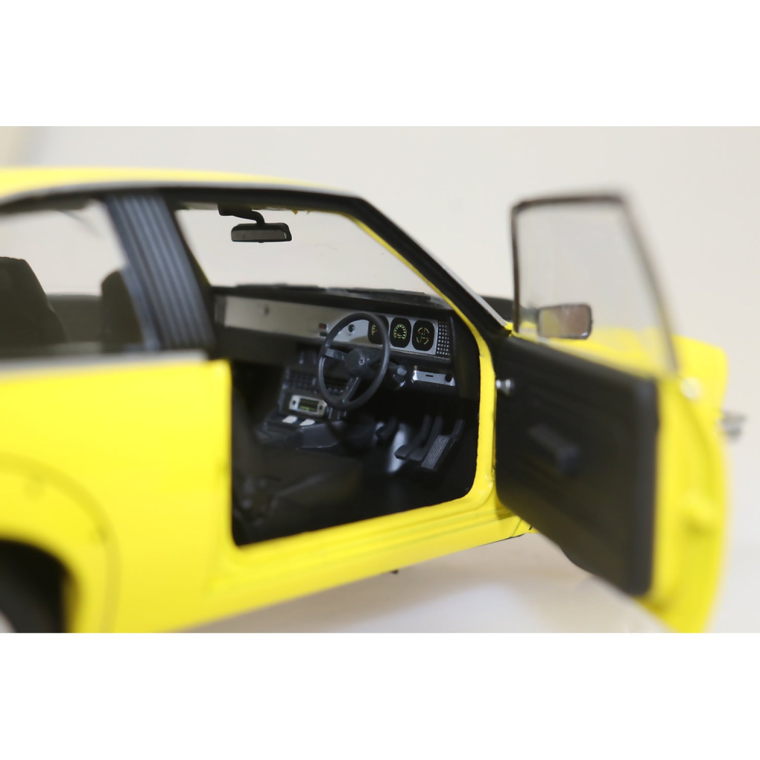 DDA Collectibles - 1:24 Scale - Yellow A9X Torana 308 Factory Car - Diecast Model