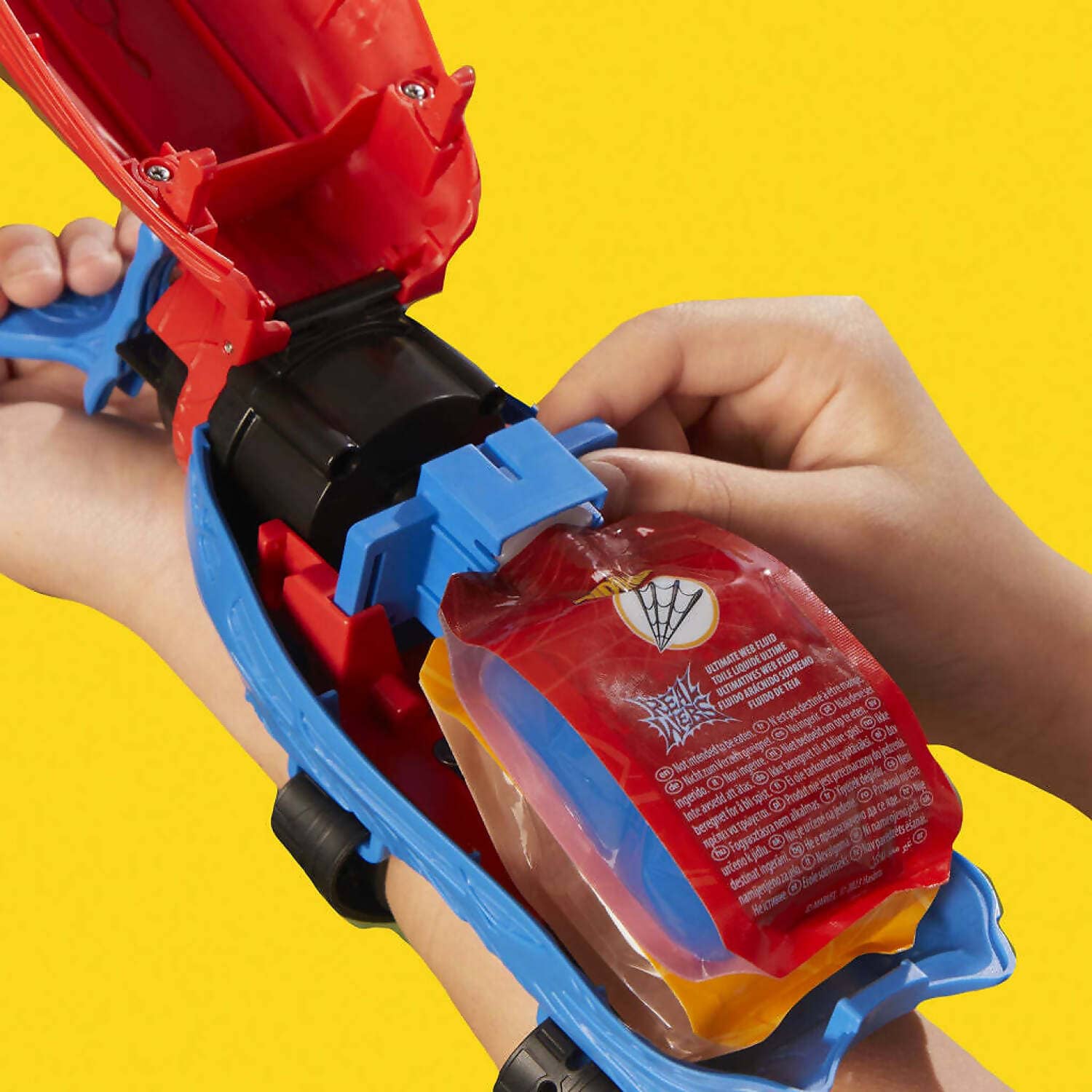 Marvel - Spiderman Real Webs Ultimate Web Blaster- Hasbro