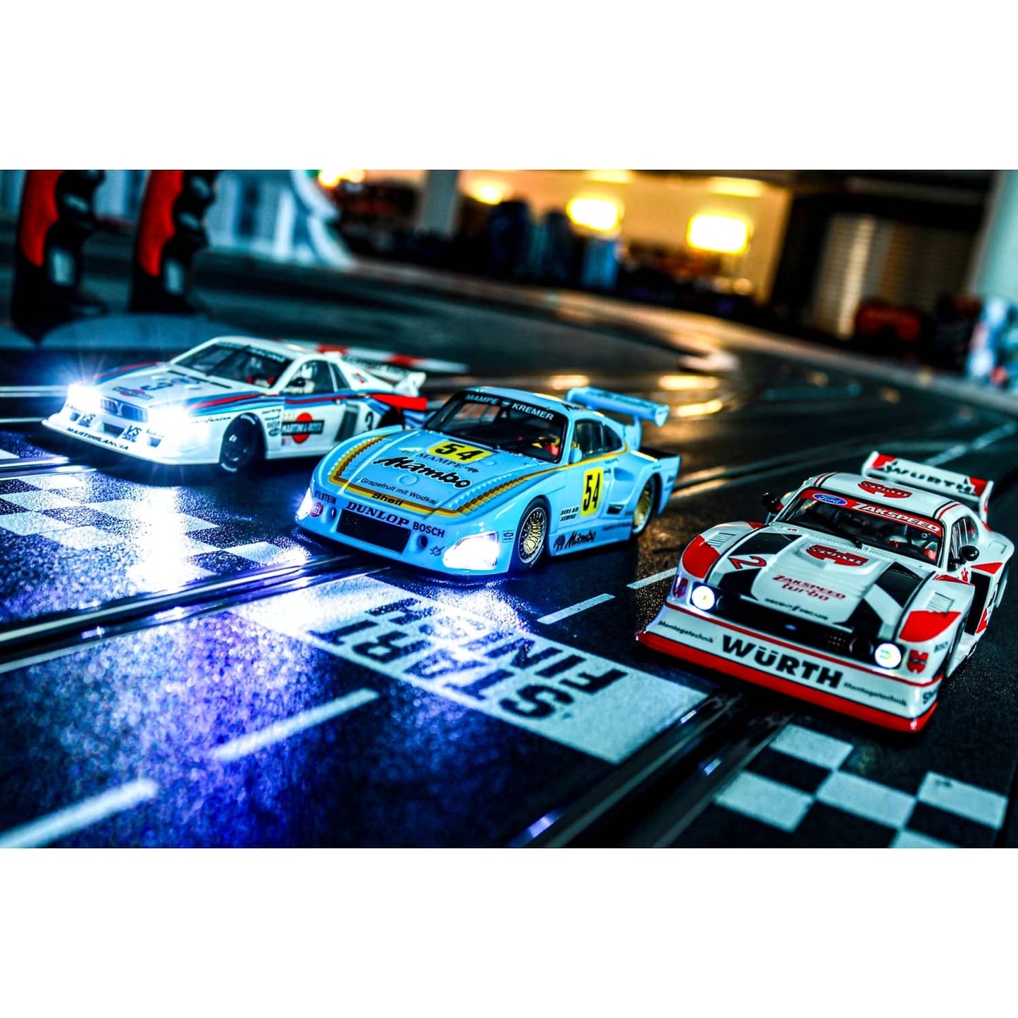 Carrera - Digital 1:32 Retro Grand Prix 3 Way Battle - Model No.20030031 - Slot Car Set