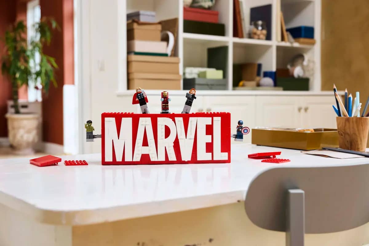 LEGO 76313 MARVEL Logo & Minifigures - Marvel Super Heroes